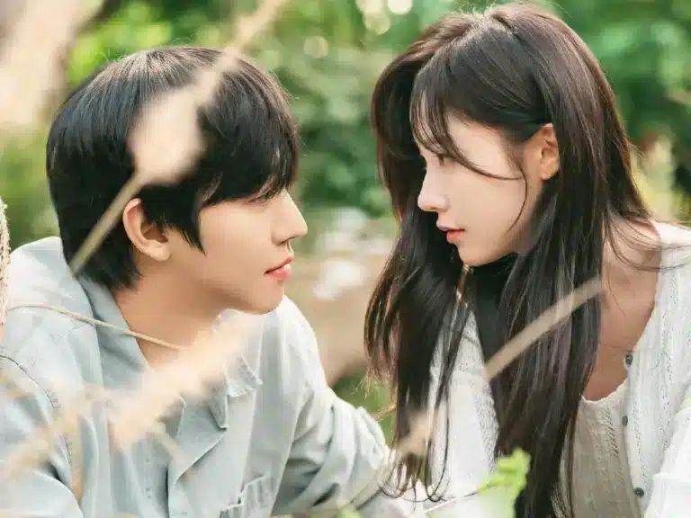 O Amor Não Está Esgotado: final explicado, elenco, episódios e tudo sobre o K-drama da Netflix Cena do K-drama O Amor Não Está Esgotado mostrando casal em ambiente rural na Netflix