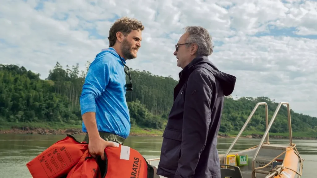 O Último Gigante Netflix personagens principais em cena emocional do filme