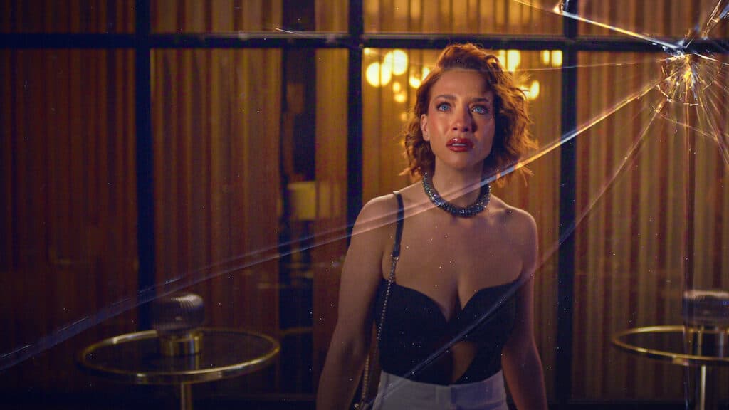 A 3ª temporada de Perfil Falso já está disponível na Netflix, e promete encerrar a história Cena da série Perfil Falso com casal em situação de tensão e desconfiança na Netflix
