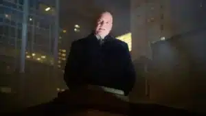 Imagem destacada - Crítica | Daredevil: Born Again revela ambições políticas sombrias de Kingpin além de Nova York