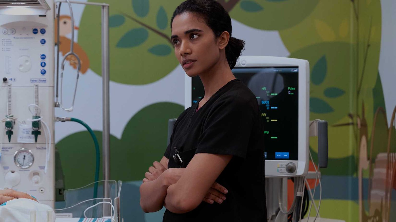 Elenco | The Pitt: personagem principal deixa série no final da 2ª temporada e showrunner comenta possível retorno - Imagem do artigo original