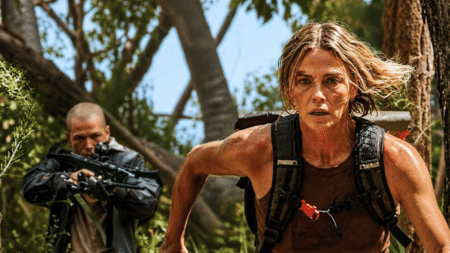 Charlize Theron como Sasha no filme da Netflix