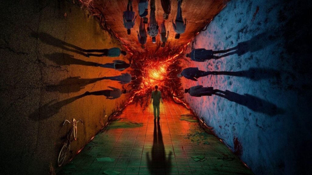 Cena da animação Stranger Things Histórias de 85 com personagens em Hawkins enfrentando ameaça do Mundo Invertido