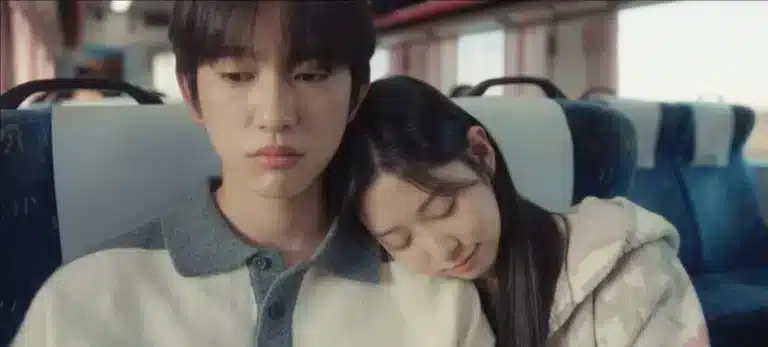 cena final de um amor que ilumina mostrando os protagonistas no episódio 10