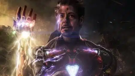 Cena de Vingadores Ultimato com heróis reunidos ligada a Vingadores Doutor Destino
