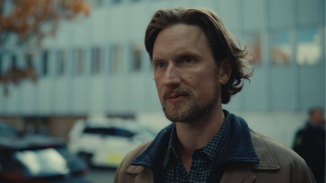 Cenário sombrio de Copenhagen na série O Homem das Castanhas da Netflix, estilo Nordic Noir