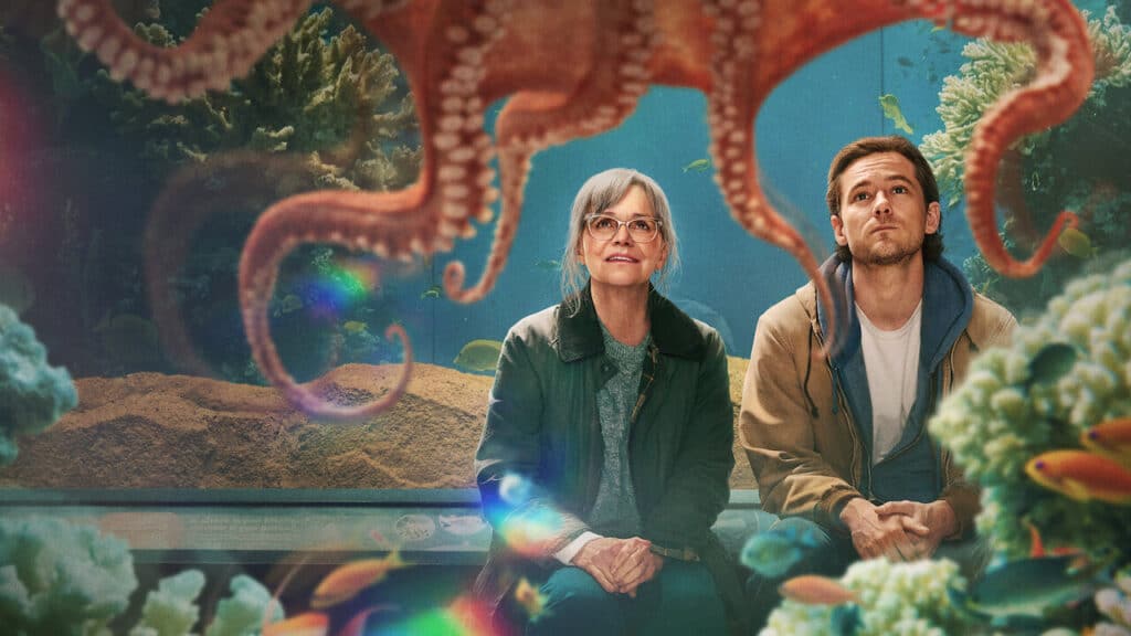 Criaturas Extraordinariamente Brilhantes — Sally Field como Tova no drama da Netflix dirigido por Olivia Newman