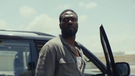 John Creasy em ação no final da série Homem em Chamas, interpretado por Yahya Abdul-Mateen II na Netflix