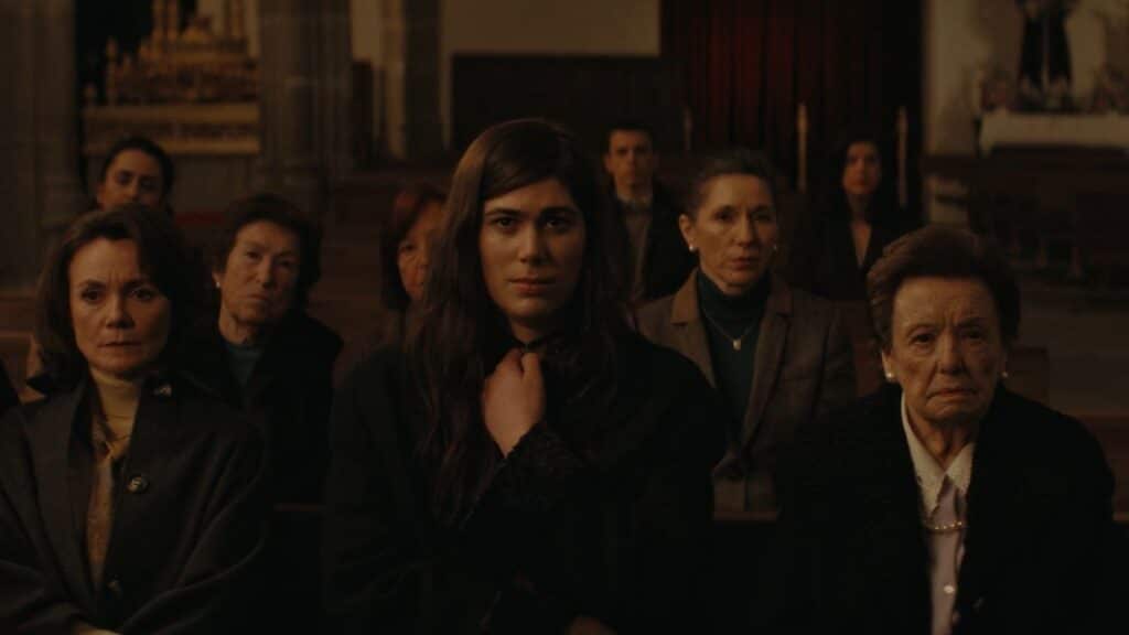 Adela em cena do filme Minha Querida Senhorita durante momento de reflexão