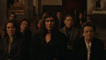 Adela em cena do filme Minha Querida Senhorita durante momento de reflexão