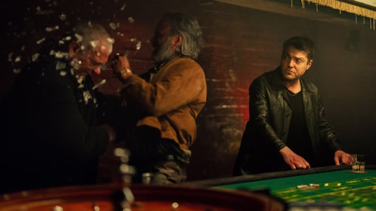 Tom Burke e Steve Coogan em Personas (Legends), nova série britânica da Netflix (2026)
