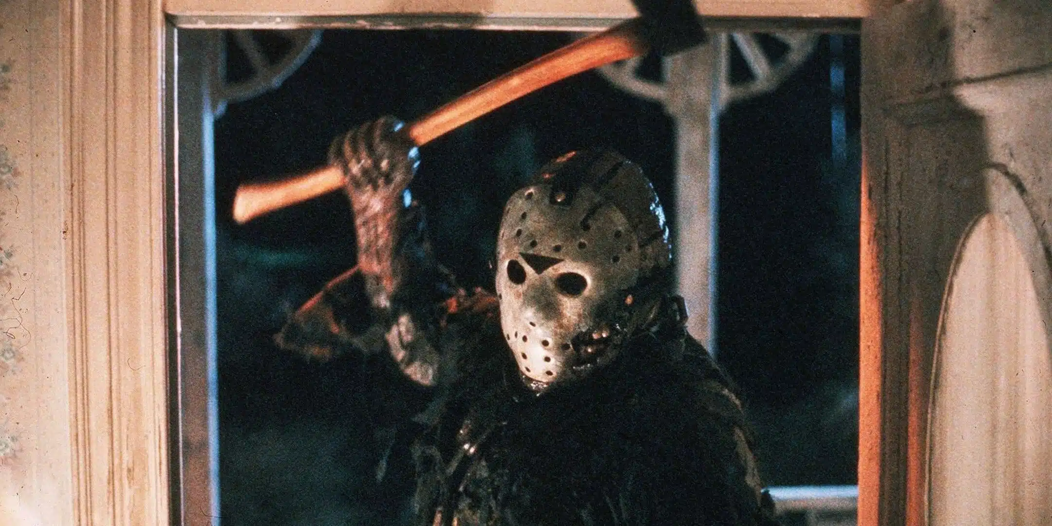 Cena de morte brutal do filme Sexta-Feira 13 Parte 2, clássico do horror dos anos 80 Cena de morte brutal do filme Sexta-Feira 13 Parte 2, clássico do horror dos anos 80