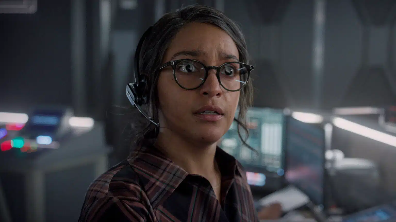 For All Mankind: a 5ª temporada termina com um mistério espacial que muda tudo para a próxima Cena da série For All Mankind mostrando mistério espacial da 5ª temporada