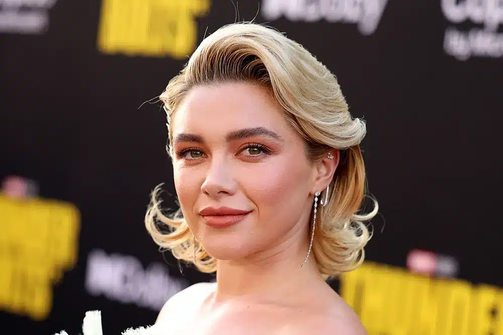 Paramount garante A Biblioteca da Meia-Noite com Florence Pugh após disputa milionária em Cannes Florence Pugh em evento de cinema durante o Festival de Cannes