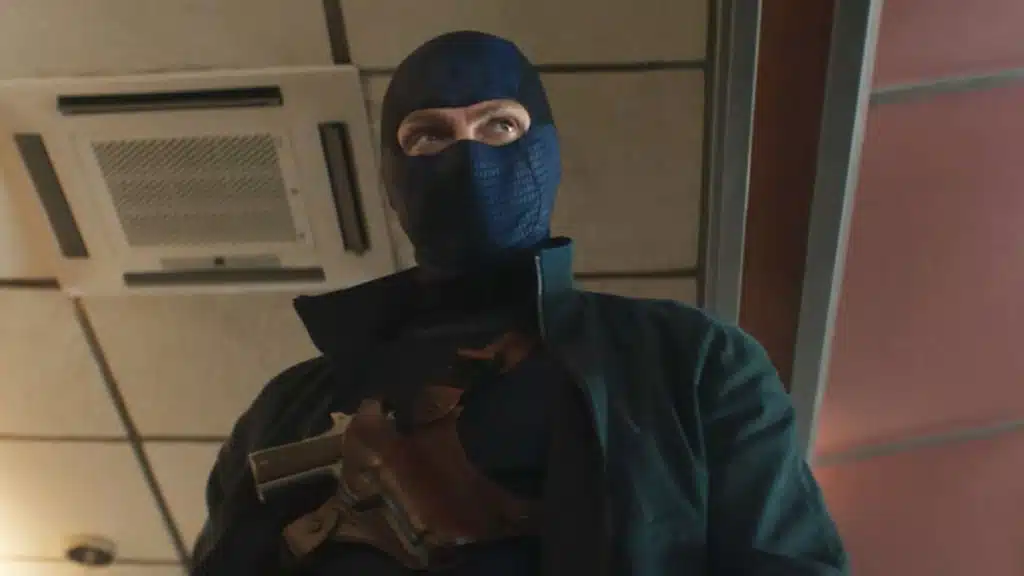 Mercenário do Demolidor em cena de ação na 3ª temporada de Renascido