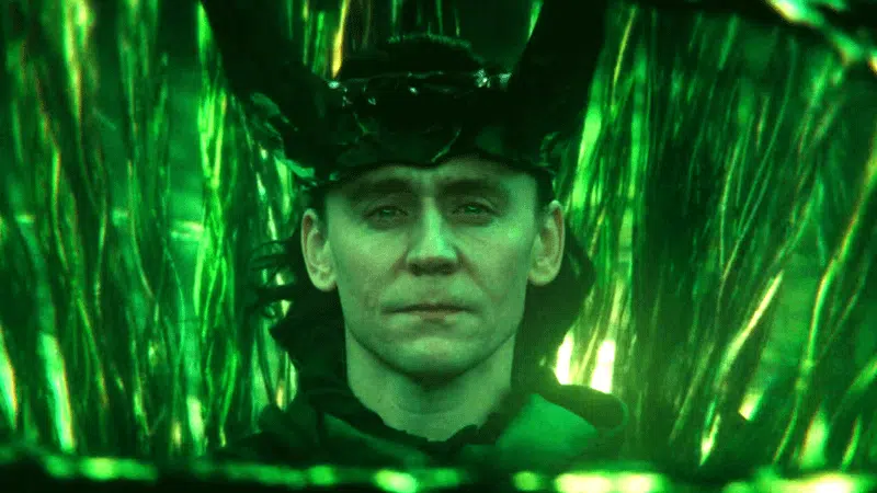 Loki em cena de Vingadores: Doutor Destino, revelando problemas do filme antes do lançamento