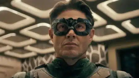 Vought Rising: Jensen Ackles e o Experimento Sombrio que Gerou The Seven Soldier Boy, personagem interpretado por Jensen Ackles em The Boys, em cena do experimento Vought Rising