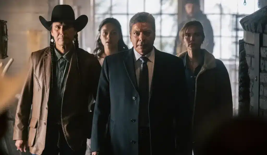 Marshals derruba recordes de audiência e ganha renovação imediata: a nova era de Yellowstone Cena da série Marshals, spin-off de Yellowstone, com personagens em ação na segunda temporada