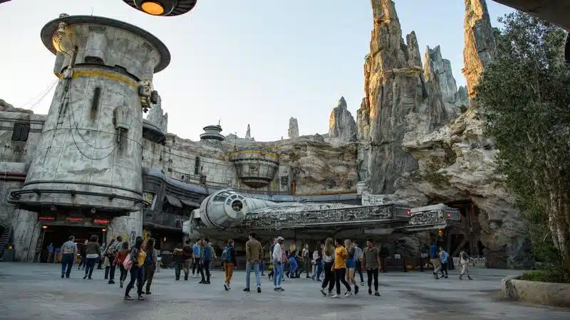 Falcon Millennium no Galaxy's Edge, atração Star Wars no Disney+