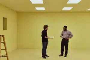 Cena dos Backrooms série YouTube que inspirou filme de horror A24
