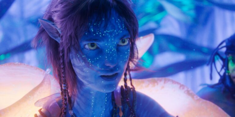 Avatar Fogo e Cinzas marca o fim de uma era para a franquia de James Cameron Kiri em cena de Avatar Fogo e Cinzas, último filme da franquia de James Cameron