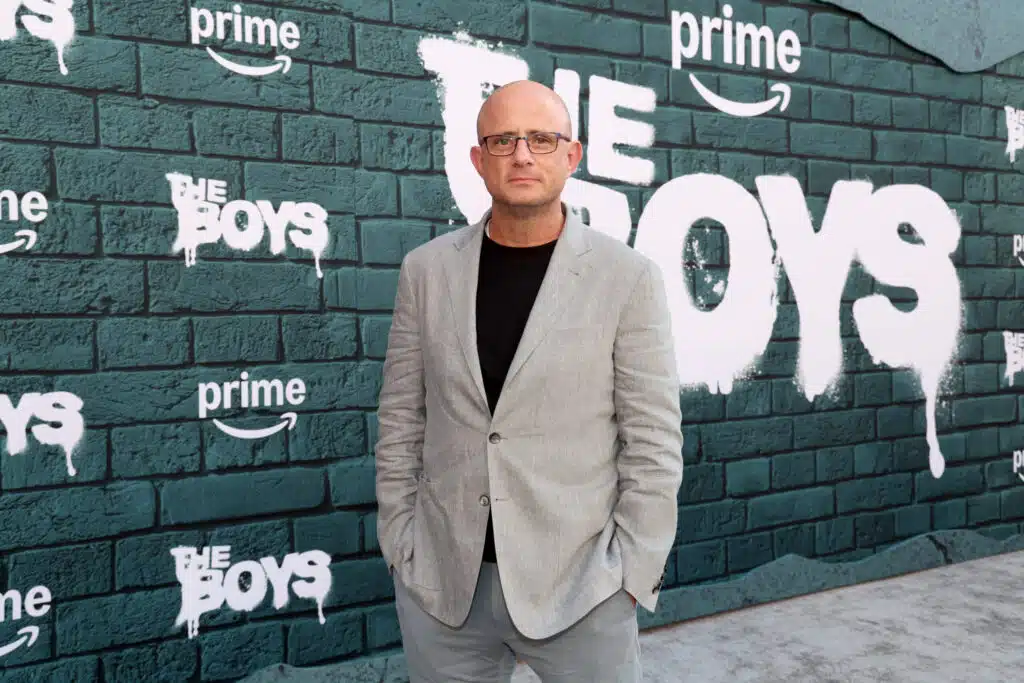 Eric Kripke, criador de The Boys, em foto oficial do Prime Video
