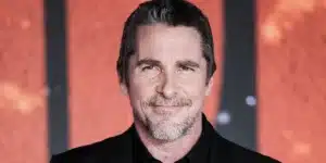 Christian Bale na premiere de The Bride, filme que ultrapassou A Noiva no streaming