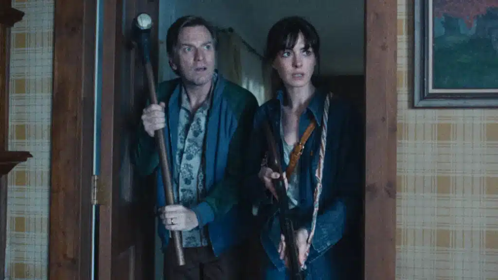 Anne Hathaway e Ewan McGregor em cena de O Fim Da Rua, série sci-fi da Warner Bros