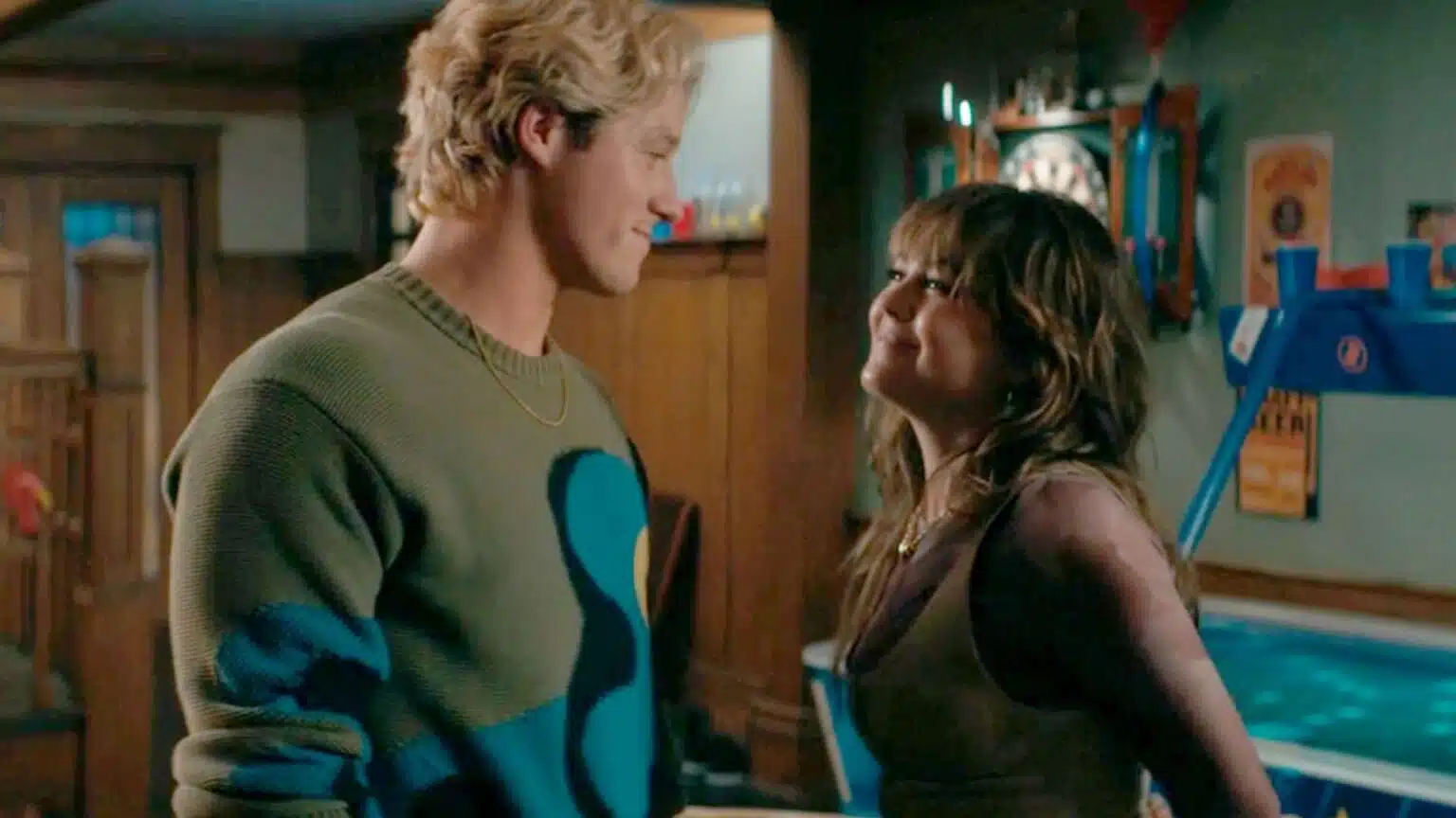 Off Campus: Amores Improváveis revela o romance da 2ª temporada e aposta em mudança de foco Off Campus Amores Improváveis revela os protagonistas da segunda temporada em divulgação Prime Video