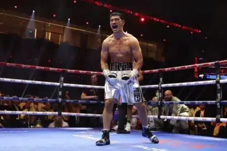 Dmitry Bivol e Michael Eifert em confronto de boxe pelo título em maio de 2026
