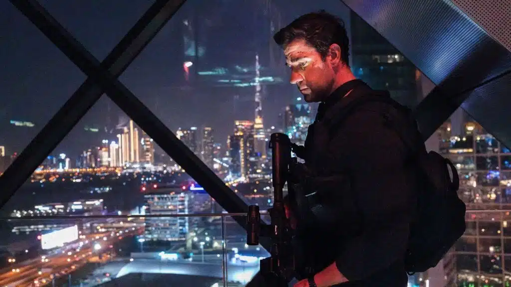 John Krasinski como Jack Ryan em cena de ação da série Ghost War no Prime Video