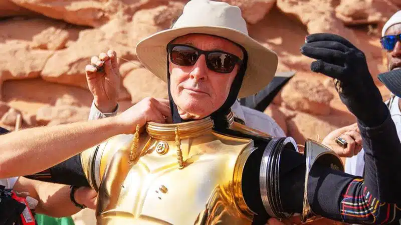 Anthony Daniels como C-3PO em O Mandaloriano, quebrando recorde de 49 anos na franquia Star Wars