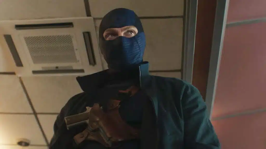 Mercenário de Demolidor Renascido em cena da 3ª temporada, personagem mais fiel aos quadrinhos