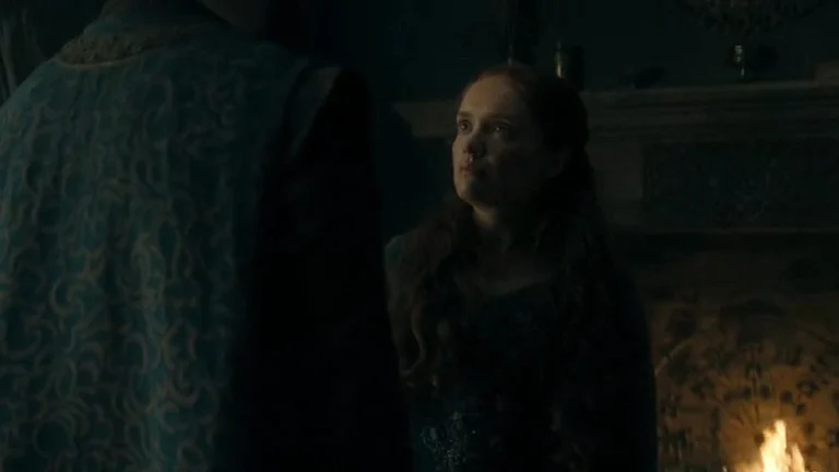 A Casa do Dragão adicionou uma cena de agressão que não existe no livro e o motivo não está claro Alicent Hightower em cena de agressão com Lord Jasper em A Casa do Dragão S3E2