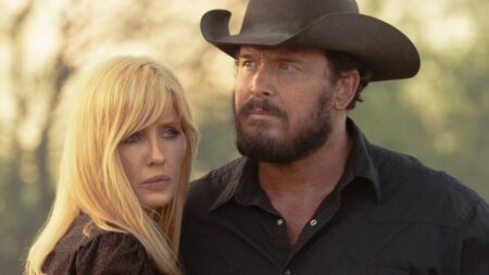 Beth Dutton (Kelly Reilly) e Rip Wheeler (Cole Hauser) na propriedade 10 Petal no Texas