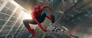 Peter Parker como Homem-Aranha patrulhando a cidade sozinho à noite