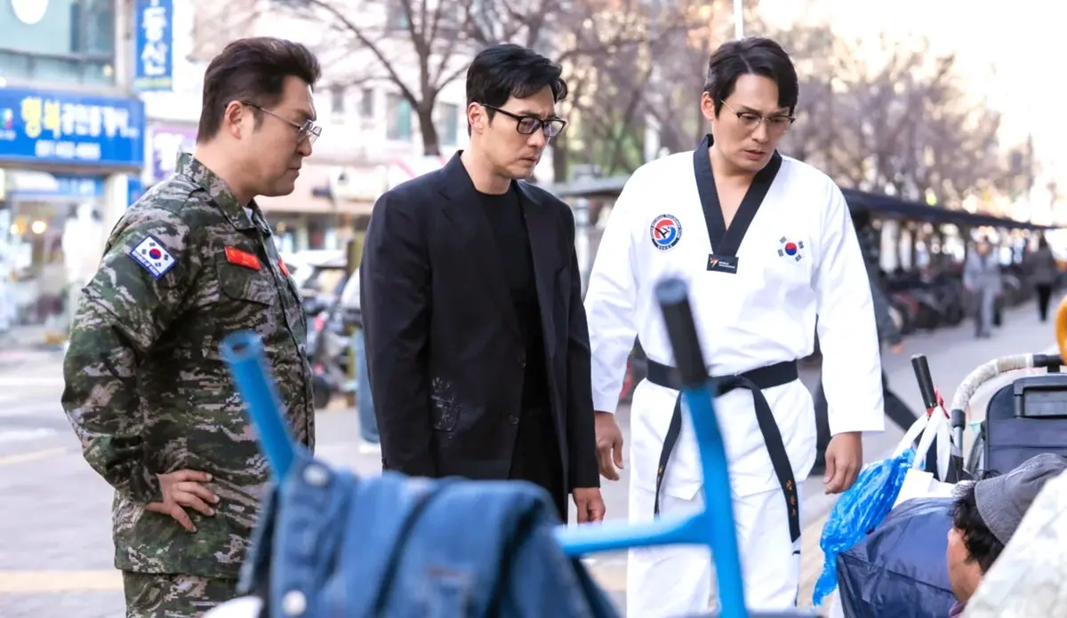 So Ji-sub, Choi Dae-hoon e Yoon Kyung-ho em cena de ação