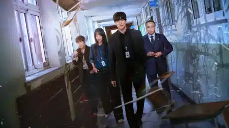 Cena do k-drama Aprendendo a Lição da Netflix 2026, mostrando tema de violência escolar e drama coreano