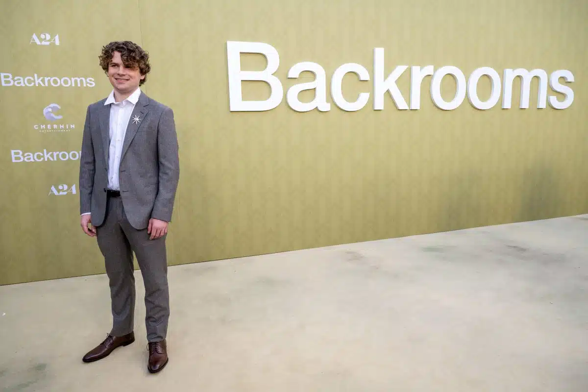 Kane Parsons na direção de Backrooms: Um Não-Lugar, o jovem cineasta de 20 anos que estreia em longa-metragem pela A24