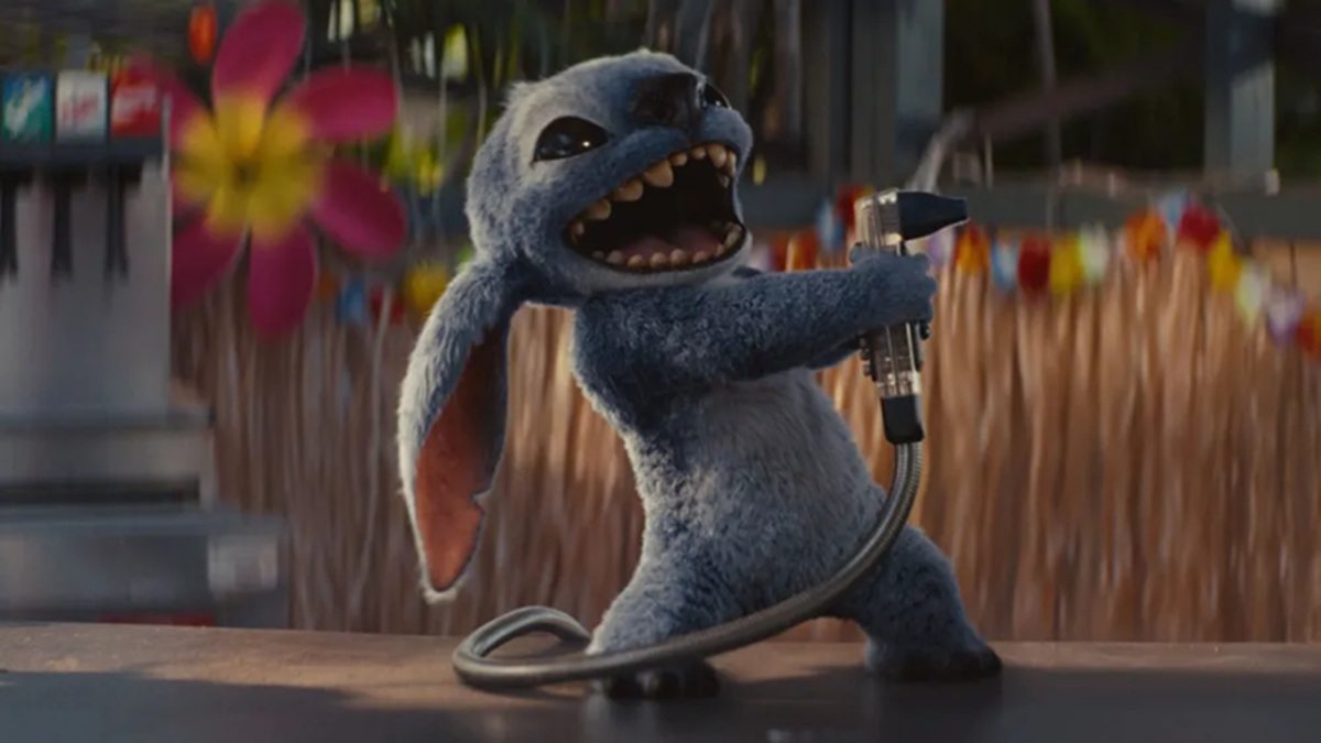 Stitch e Lilo em cena do filme, representando a continuidade criativa da franquia Disney