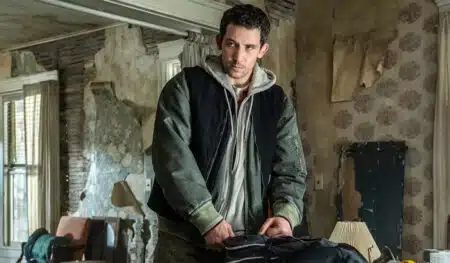 Dia D fecha uma trilogia que Spielberg nunca anunciou mas sempre construiu Cena de Dia D mostrando o personagem Connor em momento crucial do filme que fecha trilogia de Spielberg