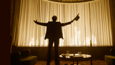 Tom Cruise como Digger Rockwell com chapéu de cowboy no teaser de Iñárritu