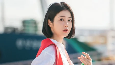 Do Ji-ui e Yuk Ha-ri no momento do primeiro beijo em Doutor à Beira do Amor, série do Disney+