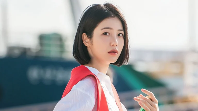 Do Ji-ui e Yuk Ha-ri no momento do primeiro beijo em Doutor à Beira do Amor, série do Disney+