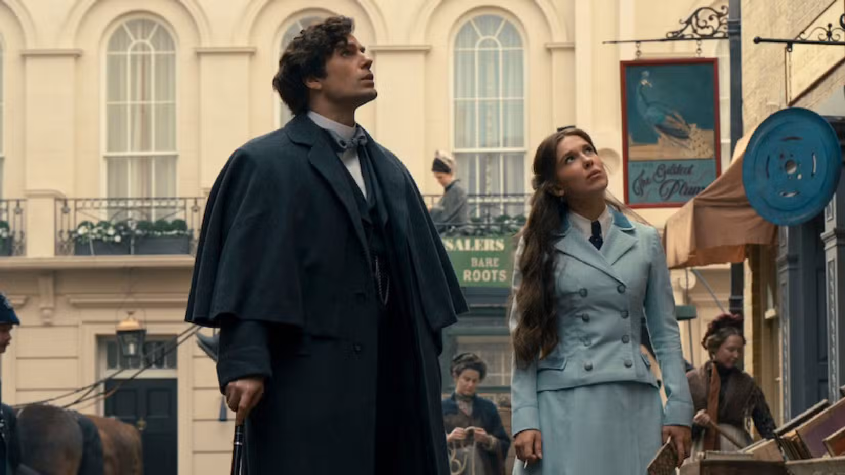 Henry Cavill e Millie Bobby Brown em cena de Enola Holmes 3