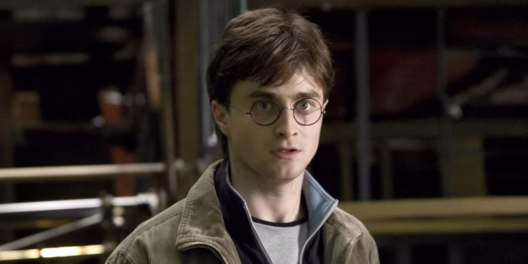Daniel Radcliffe em Harry Potter e como Relíquias da Morte, próximo à MTV em julho