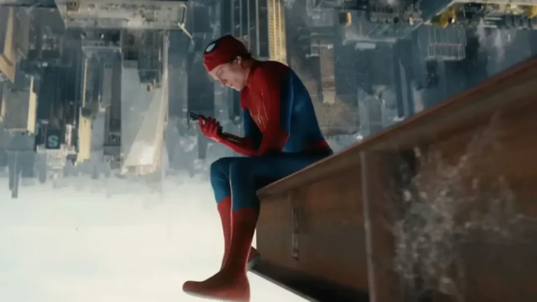 Tom Holland como Peter Parker em Homem-Aranha: Um Novo Dia