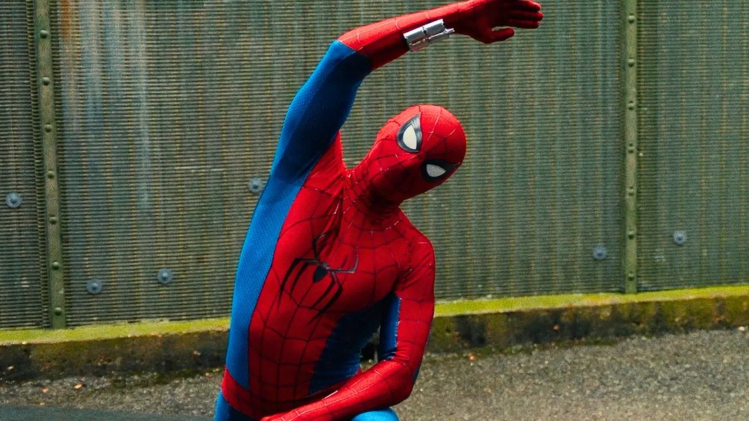 Tom Holland pode voltar ao topo: Homem-Aranha: Um Novo Dia projeta maior abertura do MCU em dois anos Tom Holland como Homem-Aranha em cena de Um Novo Dia