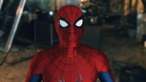 Tom Holland como Homem-Aranha em cena de ação de Um Novo Dia
