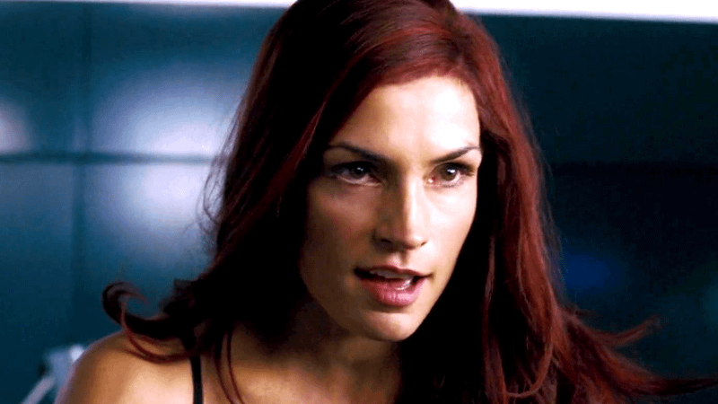 Jean Grey interpretada por Famke Janssen em forma de Fênix
